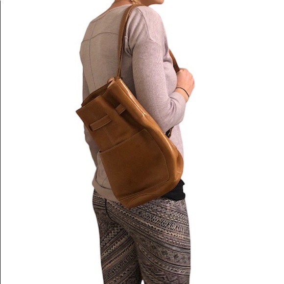 Durkee's Express- Shoulder Bucket Bag - Picture 15 of 15